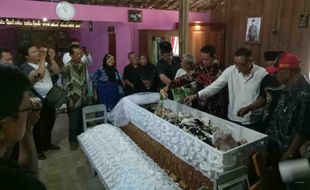 MBAH GOTHO MENINGGAL : Begini Suasana Pemakaman Manusia Tertua Dunia dari Sragen