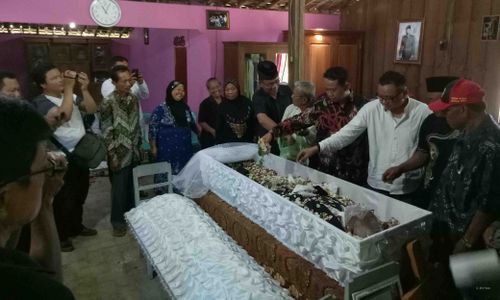 MBAH GOTHO MENINGGAL : Begini Suasana Pemakaman Manusia Tertua Dunia dari Sragen