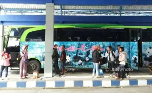 TRANSPORTASI PONOROGO : Libur Panjang Hari Buruh, Terminal Seloaji Dipadati Penumpang