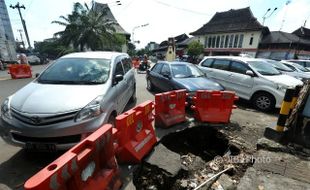 INFRASTRUKTUR SOLO : Berlubang, Jembatan Cagar Budaya Pasar Gede akan Dikaji Pemkot