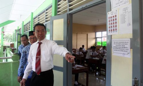 UJIAN NASIONAL 2017: Yuni-Dedy Sidak 4 Sekolah Secara Terpisah