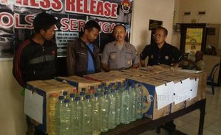 MIRAS SOLO : Hendak Kirim 780 Liter Ciu ke Kendal, 2 Warga Mojolaban Ditangkap