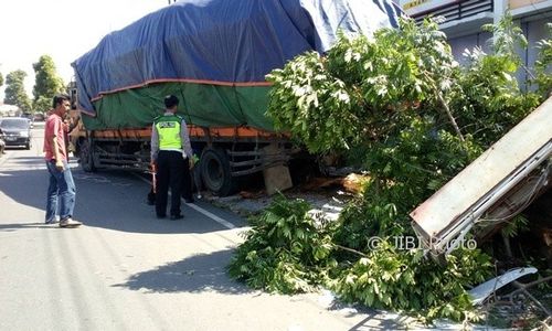 KECELAKAAN WONOGIRI : Tabrak Truk Parkir, Seorang Pengendara Motor Tewas