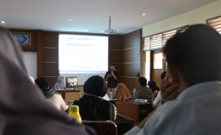 UII JOGJA : Duta FE UII Belajar Jurnalistik dan Public Speaking