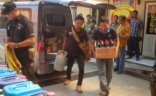 MIRAS KARANGANYAR : Polisi Tangkap 2 Penjual Miras Oplosan Bermodus Jamu Kesehatan