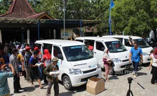 HUT SOLOPOS : Tebar Bahagia di Kismantoro Wonogiri Lewat 280 Paket Sembako