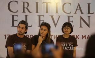 FILM TERBARU : Critical Eleven, Saat Reza Rahadian & Adinia Wirasti Berciuman