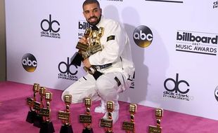 Drake Boyong 13 Piala, Inilah Daftar Pemenang BBMA 2017