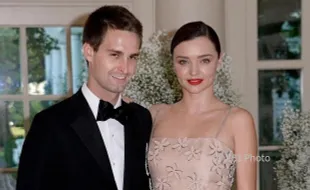 Bulan Madu Mewah ala Miranda Kerr dan CEO Snapchat