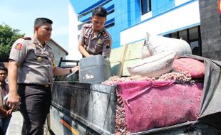 Pengiriman 450 Liter Ciu ke Nganjuk Digagalkan di Jalan Solo-Sragen