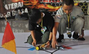 FOTO KAMPUS SEMARANG : Unika Soegijapranata Lombakan Robot