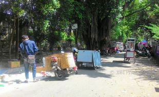 PKL SOLO : Sunday Market Libur, Pedagang Masih Nekat Padati Manahan