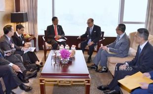 Jokowi Bertemu Bos Hutchison Li Ka-Shing di Hong Kong