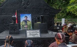 FOTO HARI KEBANGKITAN NASIONAL : Harkitnas Diperingati di Makam dr. Tjipto