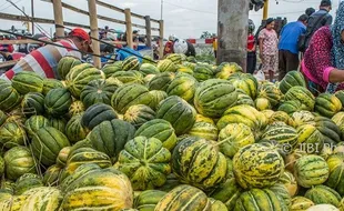 FOTO RAMADAN 2017 : Blewah Diwarkan di Pasar Ganefo Demak