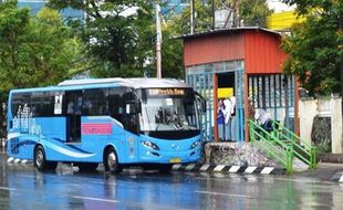 TRANSPORTASI SEMARANG : Jalan Rusak Paksa BRT Trans Semarang Alihkan Rute