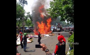 Karangan Bunga Dibakar Buruh, Djarot, "Apa Salah Bunga-Bunga Itu?"