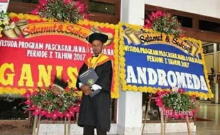 KISAH INSPIRATIF : Inilah Girinius Wenda, Lulusan Terbaik S2 Unisri Solo Asal Wamena