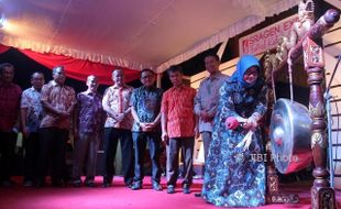 SRAGEN EXPO 2017 : Tak Sampai 1 Jam, Bupati Yuni Habiskan Rp6 Juta untuk Berbelanja