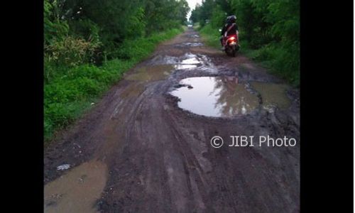 WISATA SEMARANG : Jalan Rusak, Wisatawan Ogah ke Pantai Maron