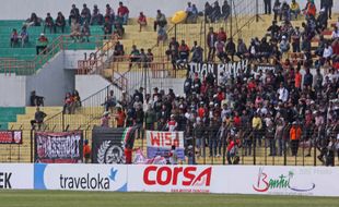 AKSI SUPORTER : Ini Foto Ejekan Pendukung Persis Solo terhadap PSIM Jogja