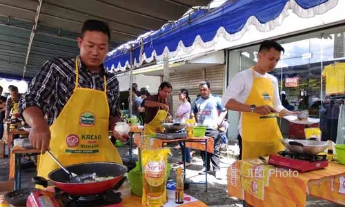 Lomba Masak Kreasi Resep Rumahan Menarik Pengunjung Giant Ekspress