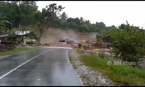 Tewaskan 7 Orang, Ini Detik-Detik Longsor di Luwu Timur Terjang Jalan