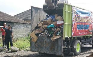 RAMADAN 2017 : Polres Sleman Musnahkan Ribuan Botol Miras