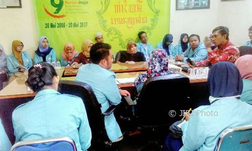 Mahasiswa UNS Belajar Jurnalistik di Harian Jogja