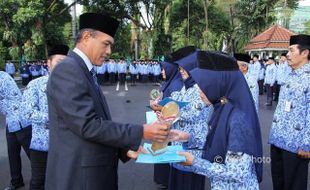 HARI PENDIDIKAN NASIONAL : 781 Siswa Miskin di Kota Madiun Mendapat Bantuan Rp118 Juta