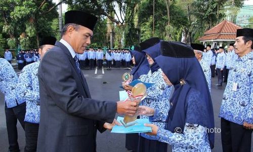 HARI PENDIDIKAN NASIONAL : 781 Siswa Miskin di Kota Madiun Mendapat Bantuan Rp118 Juta