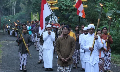 WAISAK 2017 : Begini Proses Kirab Agung Amisa Puja di Girimulyo