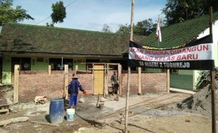 PENDIDIKAN PONOROGO : Warga Berswadaya Bangun Gedung SDN 02 Tugurejo yang Terdampak Tanah Retak