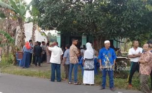 BUNUH DIRI KLATEN : 2 Jam Setelah Kelulusan, Juara Lomba Puisi Tingkat Kabupaten Ini Akhiri Hidup