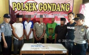 PERJUDIAN SRAGEN : Tepergok Polisi Patroli, 5 Penjudi Gonggong Dibekuk