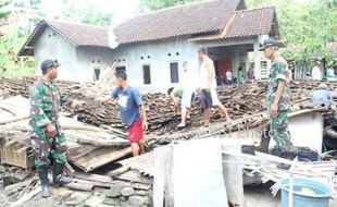 BENCANA KLATEN : Bruk! Rumah Tua di Trucuk Tiba-Tiba Roboh