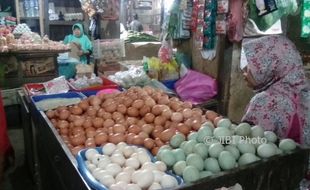 KOMODITAS PANGAN : Harga Telur di Pasar Solo Makin Turun