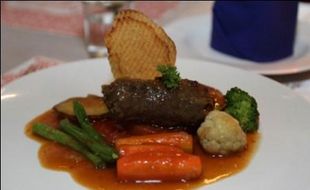 Ada Kejutan di Bistik Gulung Restoran Solo Ini