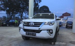 Berharga Setengah Miliar Rupiah, Ini Mobil Dinas Baru Bupati Karanganyar