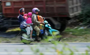 Waktu Penyekatan di Solo Geser Malam Hari, Belasan Kendaraan Pemudik Dipaksa Putar Balik