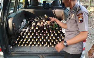 Warga Prambanan Klaten Ini Sembuyikan Miras 1.000 Botol di Dalam Tanah