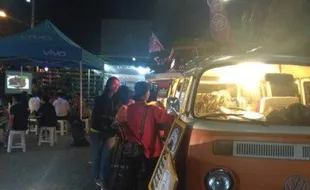 KULINER SOLO : Unik, Pusat Kuliner Mobil Lojiwetan Layak Dicoba