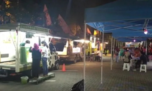 KULINER SOLO : Solo Food Truck Community Inspirator Terminal Food Truck Lojiwetan