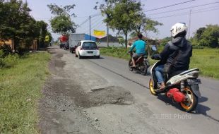 INFRASTRUKTUR KLATEN : Baru Selesai Ditambal, Jalan Pakis-Daleman Wonosari Berlubang Lagi