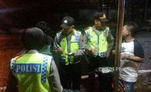 MIRAS WONOGIRI : Habiskan Malam Takbiran dengan Minum Ciu, 3 Pemuda Diangkut Polisi