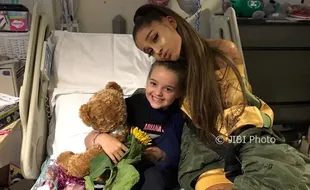 Kejutan! Gadis Korban Bom Manchester Dijenguk Ariana Grande