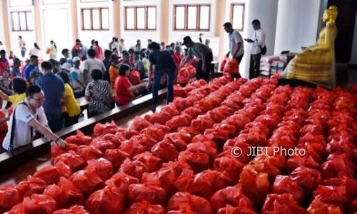 FOTO LEBARAN 2017 : Vihara Watugong Bagikan Bingkisan