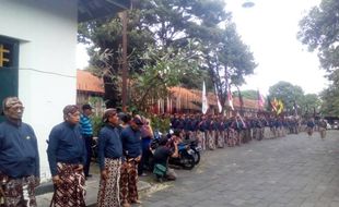 GREBEG SYAWAL : 10 Pasukan Kawal Gunungan Kraton Jogja