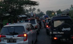 Keluar Exit Tol, Jalan Salatiga-Solo Merayap