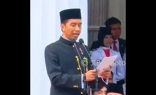 HUT KEMERDEKAAN RI : Hebat, Presiden Jokowi "Turun" Salami Tamu Undangan di Istana